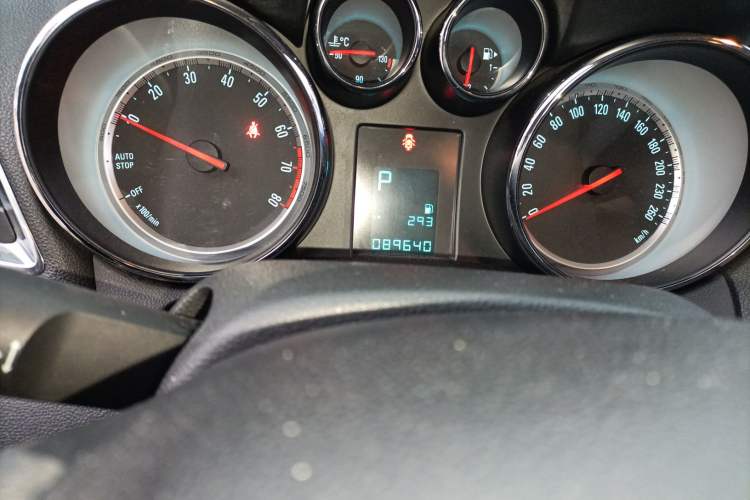 Used Buick Encore 2015 1.4T Automatic Two-Wheel Drive Urban Elite Version