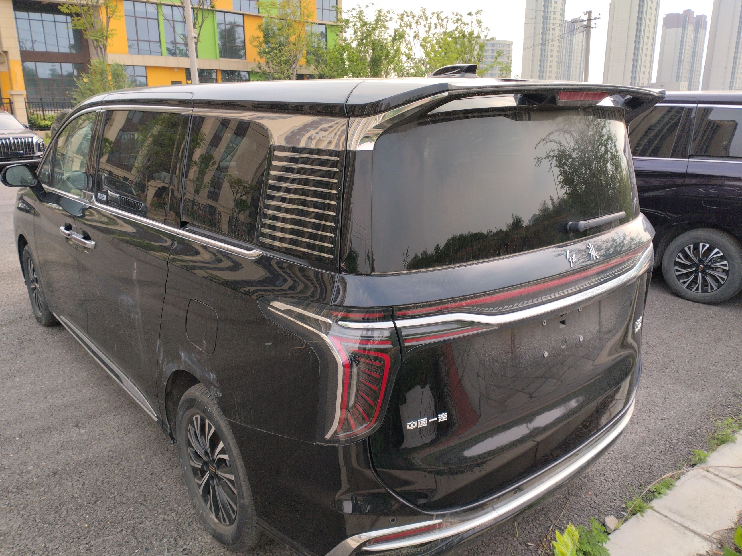 Hongqi HQ9 PHEV 2024 2.0T Four-Wheel Drive Business Edition — снимка 4