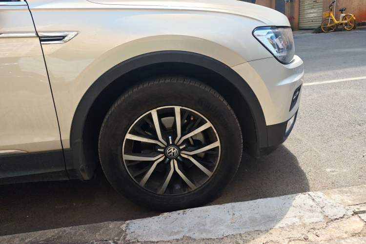 Used Volkswagen Tiguan L 2018 330TSI Automatic Two-Wheel Drive Luxury Edition Right Front Wheel Hub