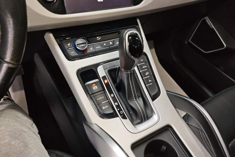 Used Geely Auto Emgrand X7 Sport 2018 1.8TD Automatic Two-Wheel Drive Smart Connect 4G Internet Edition