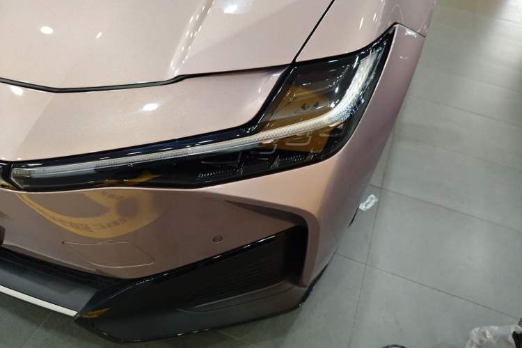 Used Toyota bZ3 2023 616 km Long-Range Premium Left Front Headlight