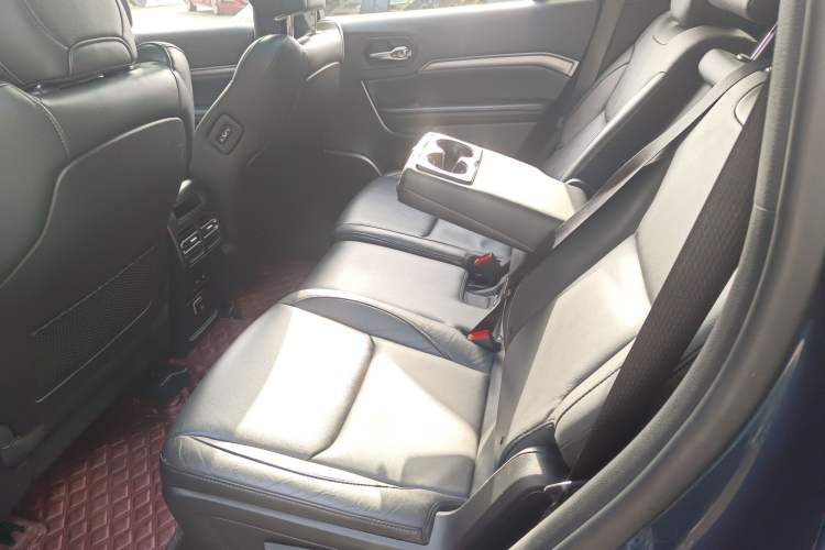 Used Jeep Commander 2018 2.0T Two-Wheel Drive Enjoyment Version China VI Emission Standard