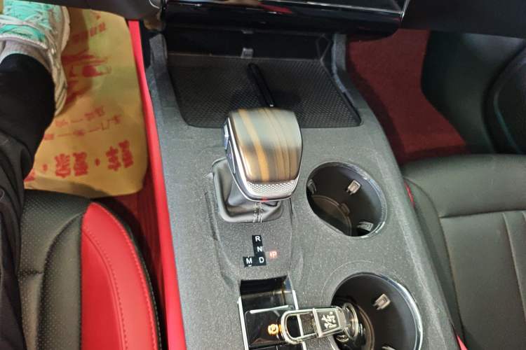 Used Hongqi HS3 2023 1.5T Two-Wheel Drive Shanwei Edition Gear Lever