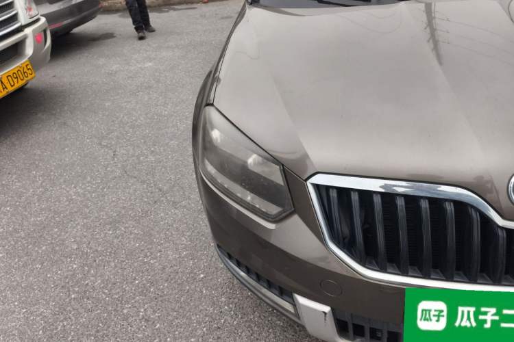 Used Skoda Yeti 2014 1.4TSI Manual Explore Edition Right Front Headlight