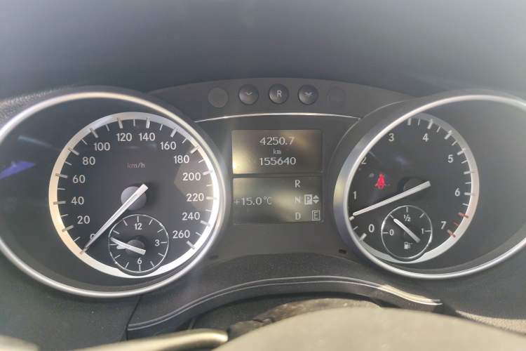 Used Mercedes-Benz R-Class 2017 R 320 4MATIC Business Edition Prestige Model Odometer Close Up