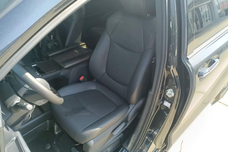 Used Toyota Granvia 2024 2.5L Hybrid Luxury Edition