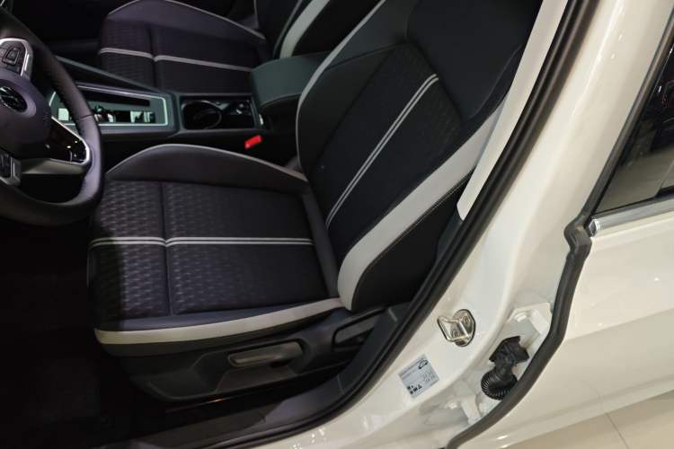 Used Volkswagen Golf 2026 300TSI Pro
