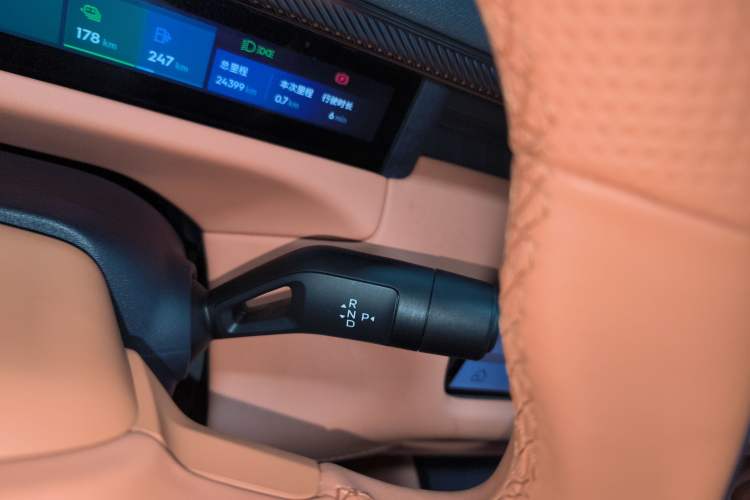 Used Lynk & Co 900 2025 1.5T Ultra Gear Lever