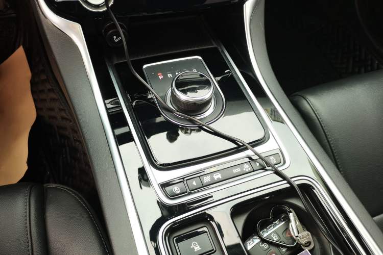 Used Jaguar XEL 2019 2.0T 200 PS Elite Edition Gear Lever