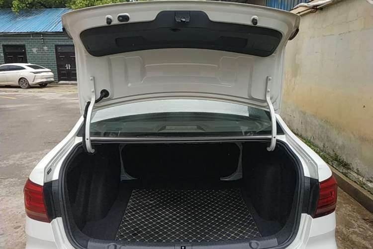 Used Volkswagen Lavida 2019 Lavida Start 1.5L Automatic Trendy Version China VI Standard Trunk