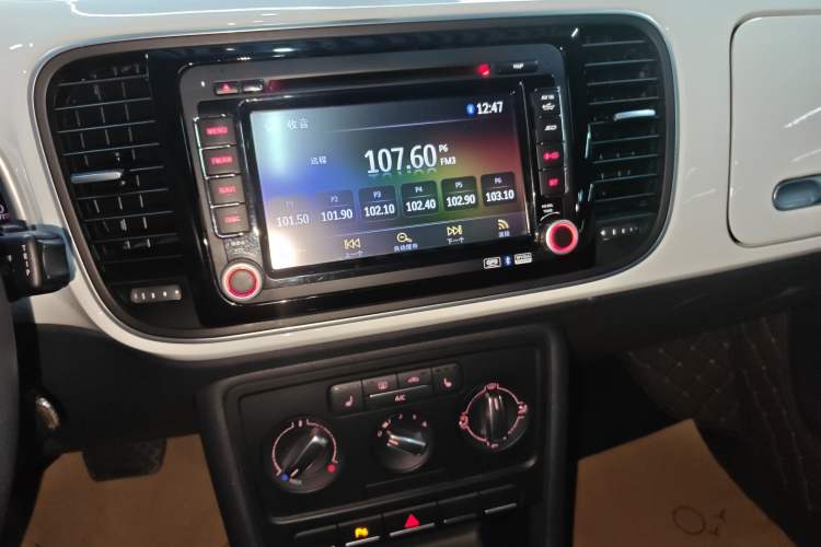 Used Volkswagen Beetle 2015 180TSI model Audio And AC Panel