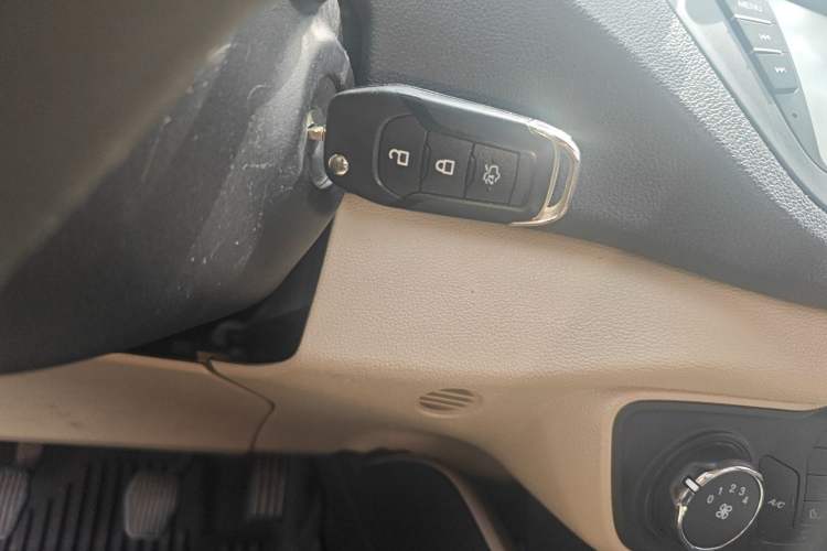 Used Ford Escort 2015 1.5L Manual Comfort Model
