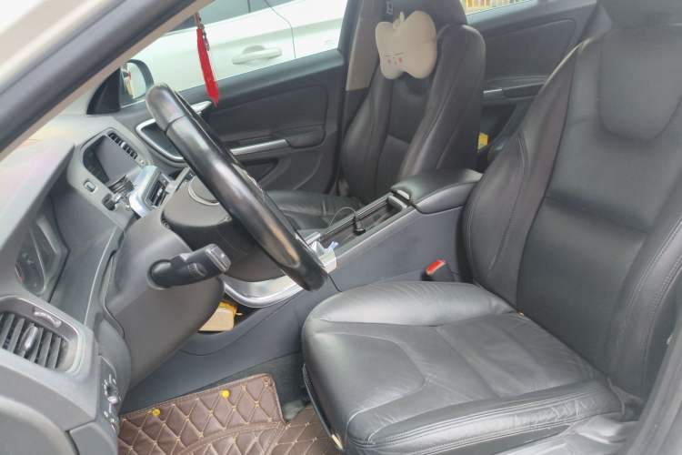 Used Volvo S60 2014 S60L 2.0T Zhiyuan Edition
