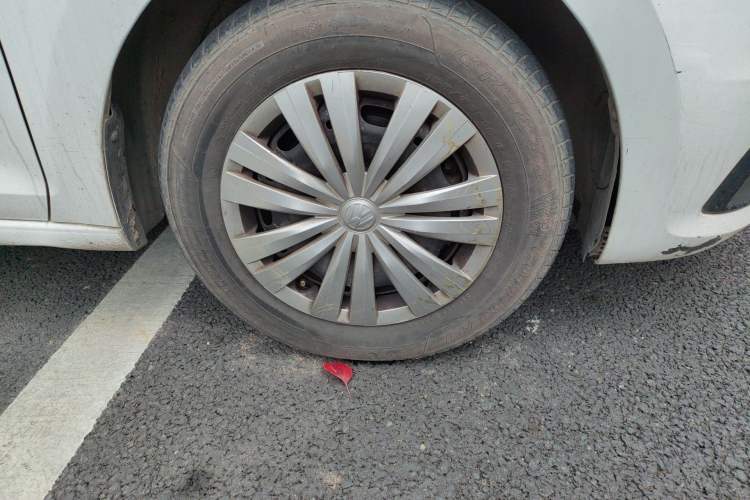 Used Volkswagen Santana 2016 1.6L Manual Fashion Edition Right Front Wheel Hub