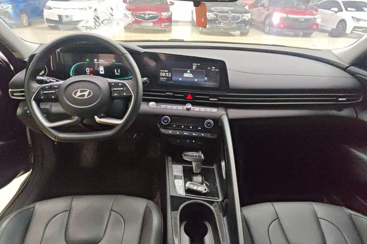 Used Hyundai Elantra 2023 1.5L CVT LUX Prestige Edition
