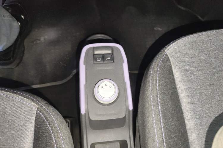 Used Chery QQ Ice Cream 2022 170km Sundae Phosphate Lithium-Ion Gear Lever