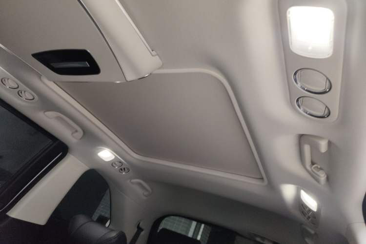 Used Honda Elysion 2022 2.0L eHEV Prestige Edition
