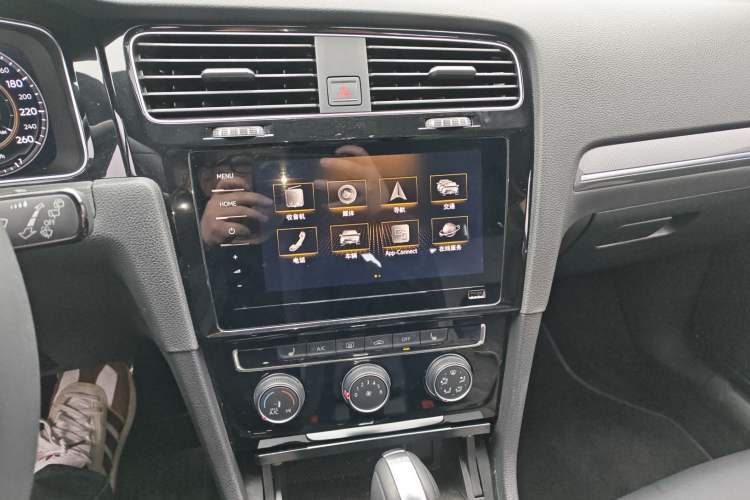 Used Volkswagen Golf 2019 280TSI DSG R-Line China VI Standard Audio And AC Panel