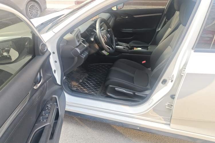 Used Honda Civic 2021 HATCHBACK 220TURBO CVT Trendy Cool Edition
