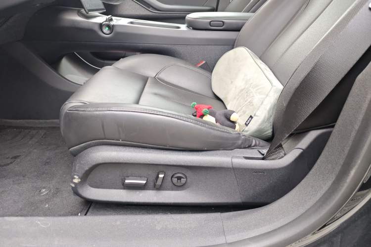 Used Nio ET5 2022 75 kWh Left Front Seat