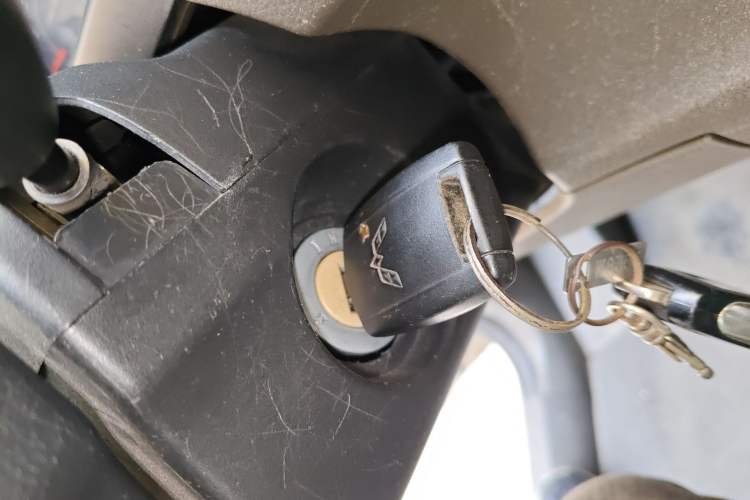 Used Wuling Rongguang V 2016 1.5L Practical Version Vehicle Key