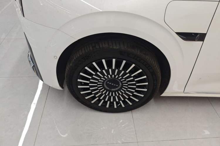 Used Zeekr 009 2024 7-Seater Walk-Through Version Four-Wheel Drive 108 kWh
