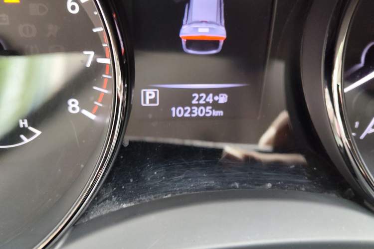 Used Nissan X-Trail 2017 2.5L CVT Leading Edition 4WD Odometer Close Up