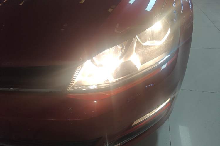 Used Volkswagen Golf 2017 1.6L Automatic Comfort Million-Vehicle Anniversary Edition Left Front Headlight