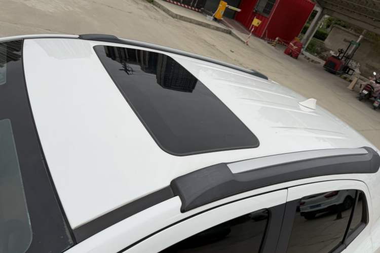 Used Buick Encore 2015 1.4T Automatic Two-Wheel Drive Urban Elite Version Roof