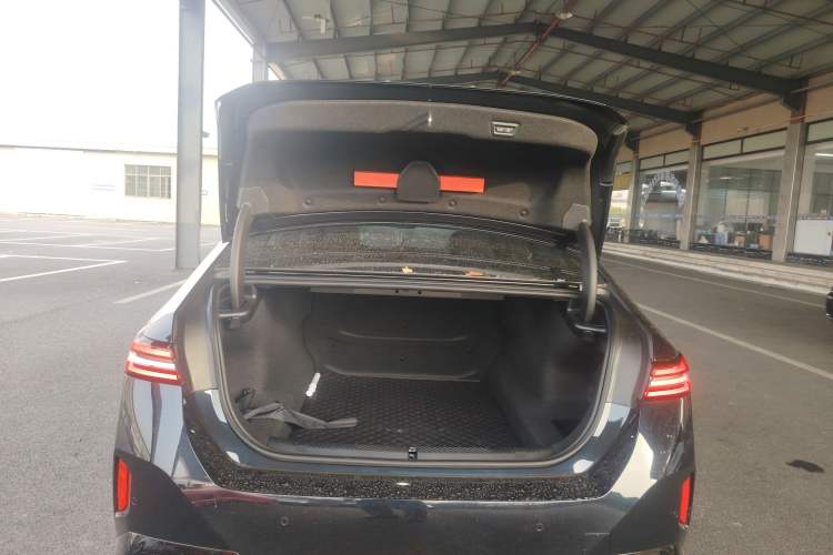 Used BMW 5 Series 2025 530Li Luxury Edition M Sport Package Trunk