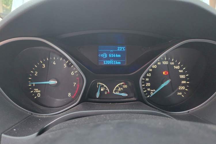 Used Ford Focus 2015 Sedan EcoBoost 125 Manual – Ultra-Style Edition Odometer Close Up