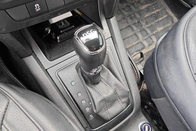 Used Skoda Yeti 2014 1.4 TSI DSG Phantom Edition Gear Lever