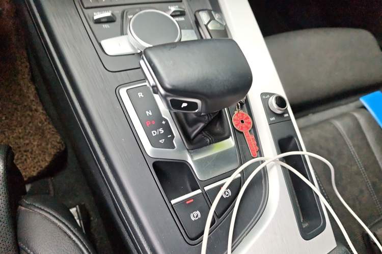 Used Audi A5 2017 Coupe 45 TFSI quattro Sport Edition Gear Lever