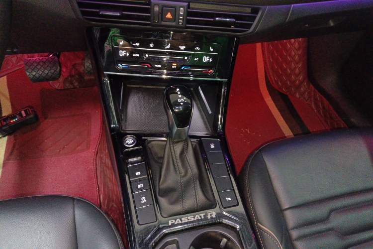 Used Volkswagen Passat 2020 Facelift 330TSI Elite Edition China VI Standard
