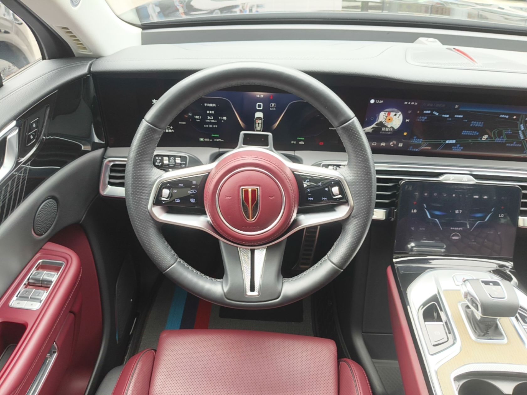 Hongqi E-HS9 2022 660 km Range Flagway Edition Six Seats — снимка 15