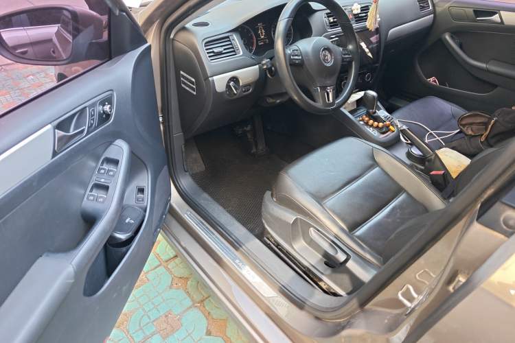 Used Volkswagen Sagitar 2014 Revised Version 1.4TSI Automatic Luxury Edition
