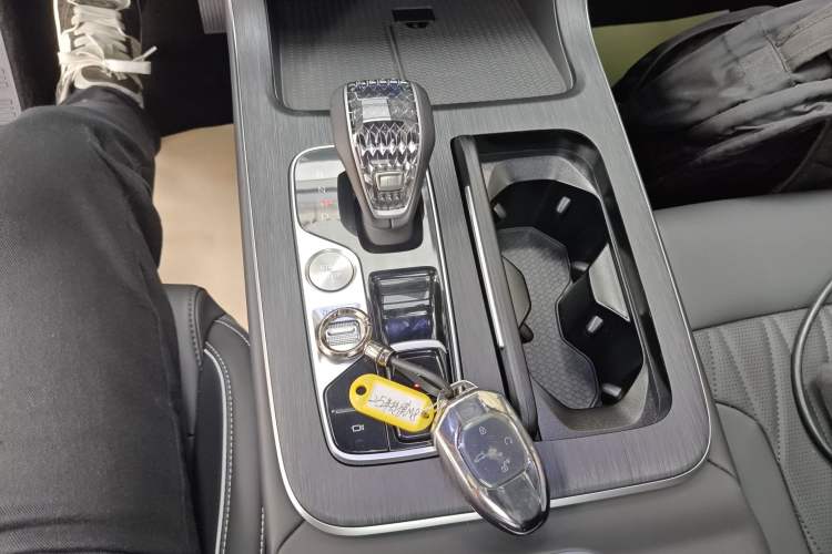 Used GAC Trumpchi GS8 2025 Linghang Series 2.0 TGDI Two-Wheel-Drive Luxury Edition 5 Seats