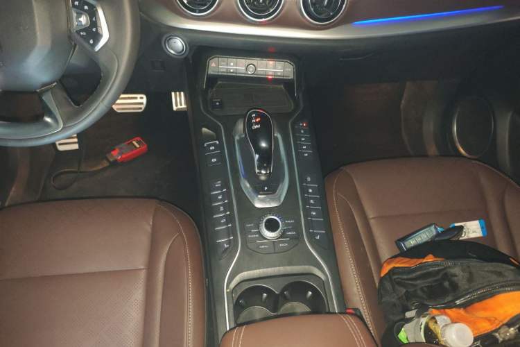 Used Wey VV6 2018 2.0T Four-Wheel Drive Flagship Version China V Standard
