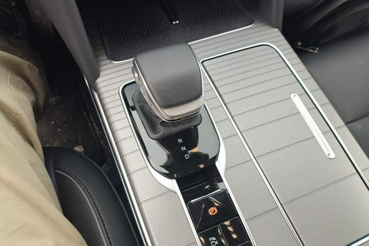 Used Hongqi HS7 PHEV 2024 2.0T PHEV Four-Wheel Drive Flagship Edition 6 Seats
