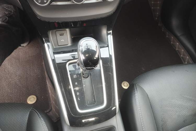Used Nissan Sylphy 2019 1.6XV CVT Smart Connect Luxury Edition China V Standard Gear Lever