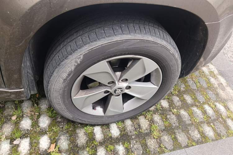 Used Skoda Yeti 2016 1.4TSI DSG Advanced Edition Right Front Wheel Hub