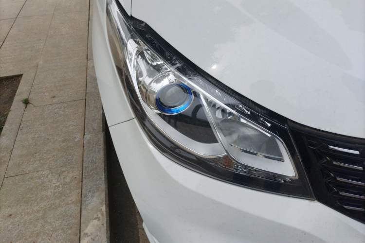 Used SAIC MAXUS G10 2023 2.0T Manual Multi-Function Version Diesel 7/8/9 Seats