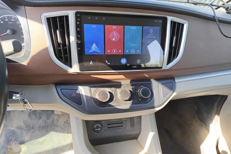 Used FORTHING Lingzhi 2020 M5L 1.6L Base Model 7 Seats Audio And AC Panel