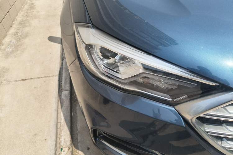 Used Sinotruk VGV U70 2020 1.5T Automatic Smart Enjoyment Elite Version 7 Seats Right Front Headlight