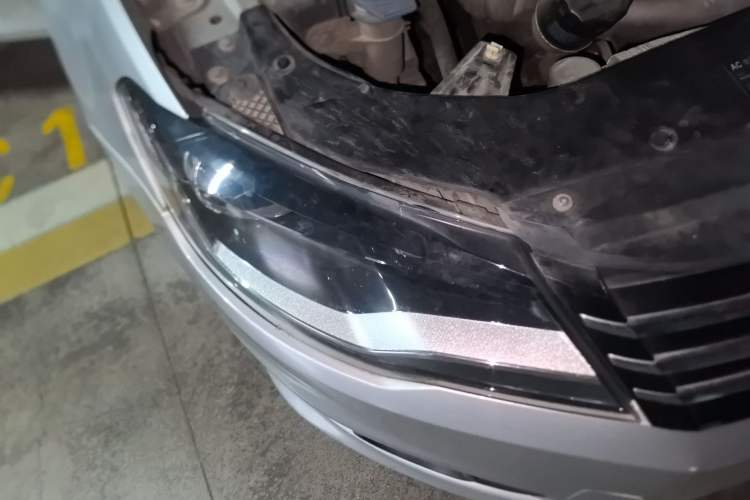 Used Volkswagen Bora 2014 1.6L Automatic Comfort Model Right Front Headlight