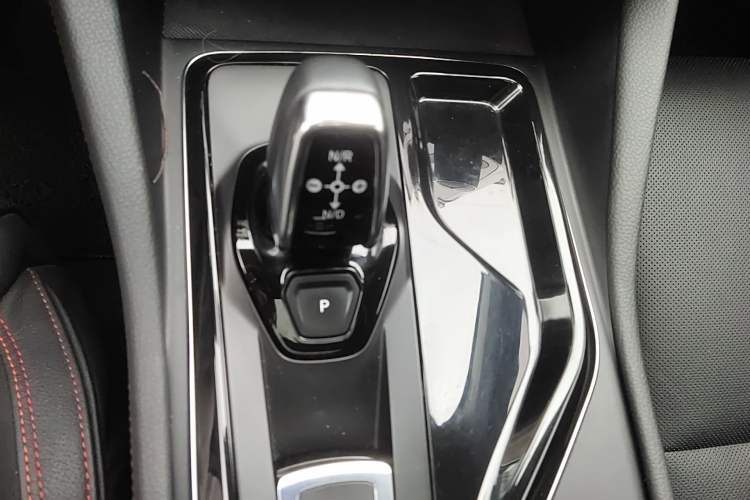 Used Lynk & Co 02 2018 1.5T DCT Two-Wheel Drive Pro Version China V Emission Standard Gear Lever