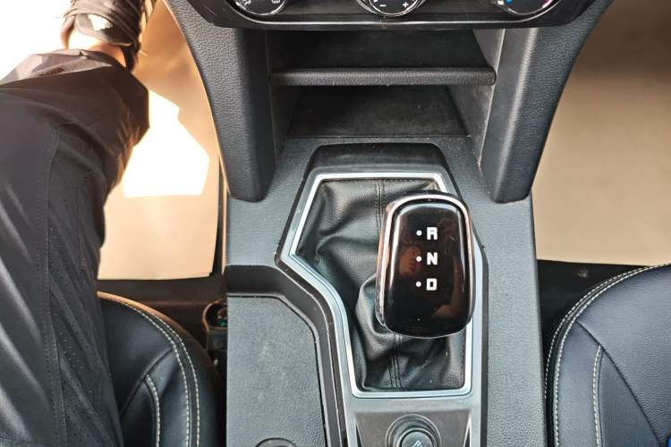 Used JMC Yuhu EV 2022 4x2 LX JX1032PSEF5BEV Gear Lever