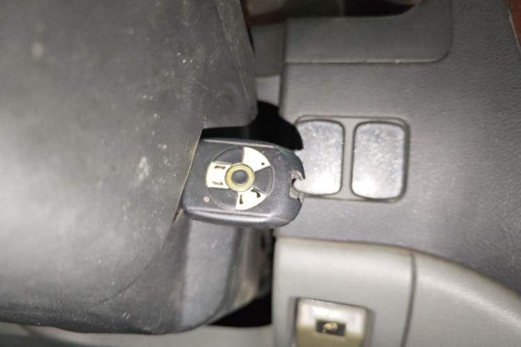 Used FORTHING Lingzhi 2013 M3 1.6L 7-Seater Comfort Model
