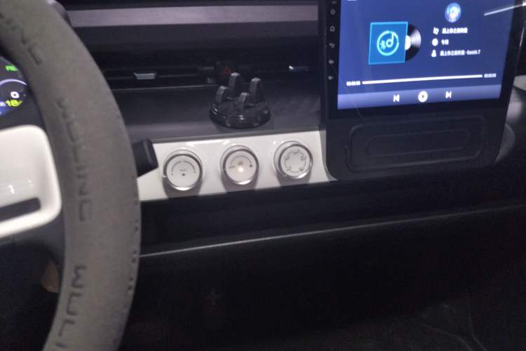 Used Wuling Hongguang MINIEV 2022 GAMEBOY 200km Play Edition with Lithium Iron Phosphate Audio And AC Panel