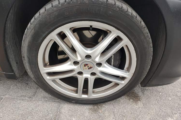 Used Porsche Panamera 2010 Panamera 4 3.6L Right Front Wheel Hub